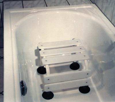 Badewannenverkrzer mit Hocker - reduziert die Liegeflche der Badewanne um ca. 40 cm  95,00EUR